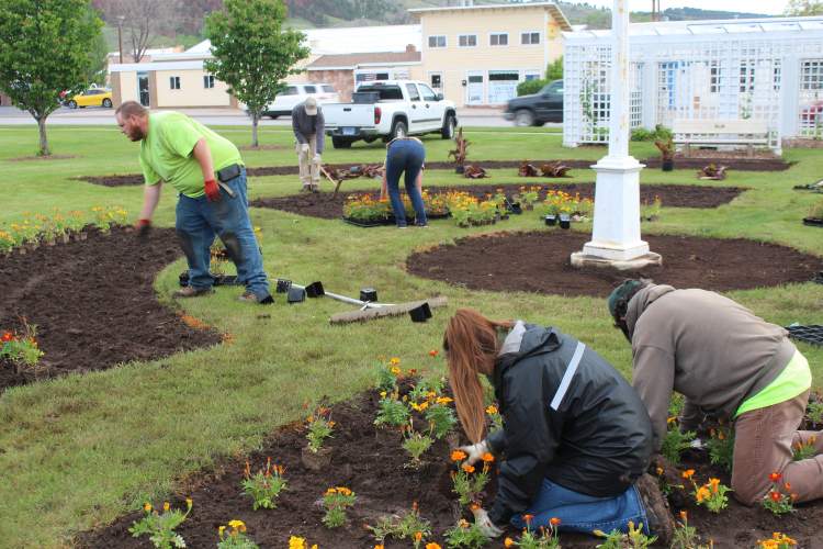 Parks and Rec Department is seeking applicants for seasonal employment.  