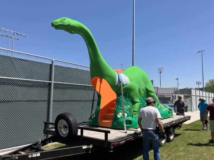 Recreation maintenance workers have installed a new dinosaur slide at the Jimmy Hilton pool at Sioux Park, replacing the original blue dinosaur slide that has entertained kids since the pool opened in June 2000.