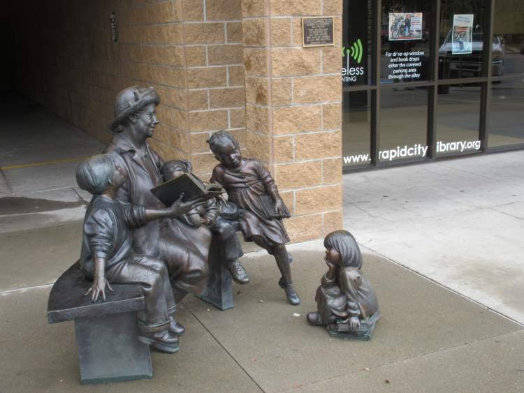 The Rapid City Library Board has approved Terri Davis as the facility's next director, effective August 14.  Davis will replace current director Jim McShane.